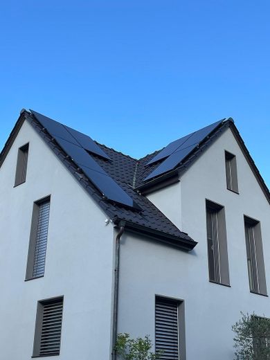 Design trifft Gemütlichkeit: Kernsaniertes Juwel mit Terrasse, High-End-Ausstattung, PV & Klima – फोटो 24