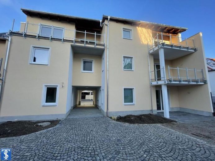 Großzügiges Wohnerlebnis auf zwei Ebenen: Helle 4-Zimmer-Maisonette-Wohnung mit modernem Komfort EBK- Zweitbezug – Foto 1