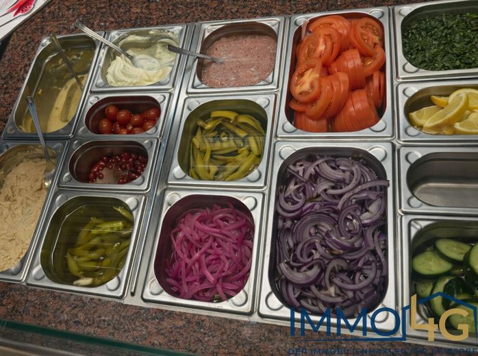 Moderner Imbiss in Ecklage unweit der Kantstraße – salatbar