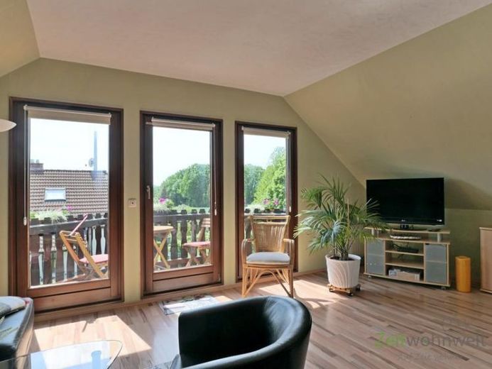 (EF0933_M) Zwickau: Glauchau, hübsche möblierte 2-Zimmer Wohnung mit sonnigem Balkon, WLAN inklusive – फोटो 1