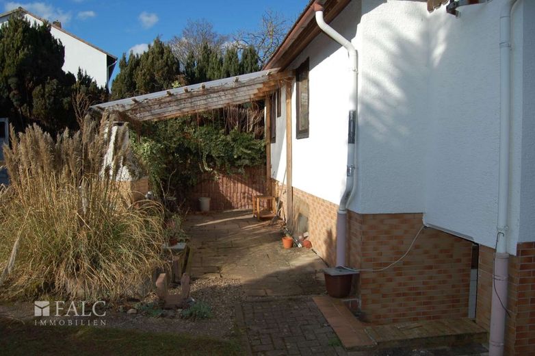 +++kleines Häuschen mit einem großen Grundstück+++ – Terrasse