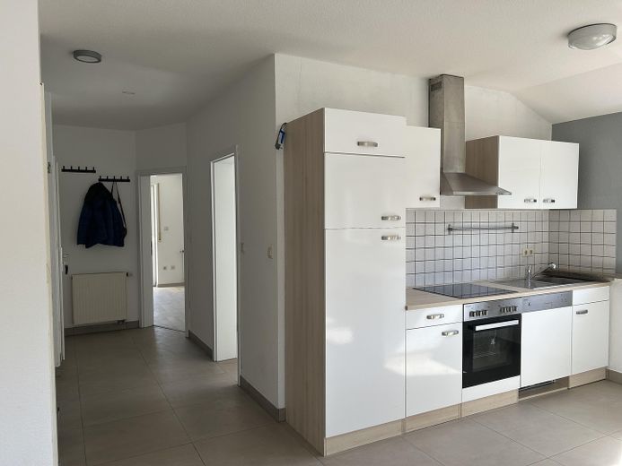 Lichtdurchflutete 2,5 Zimmer Eigentumswohnung, 79 qm in Rödermark/Breidert – Flur / Einbauküche