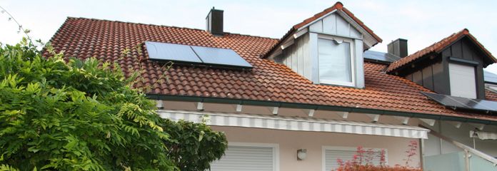 Helle Doppelhaushälfte - renoviert - provisionsfrei - ruhige Lage – Haus Südseite mit Terrasse