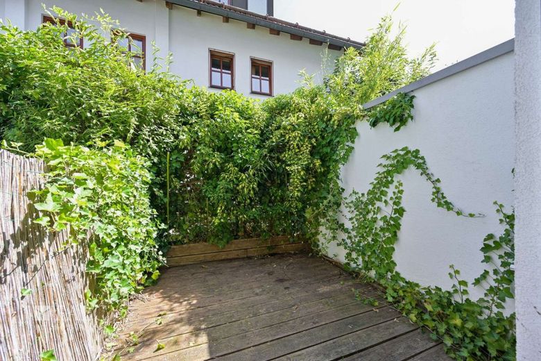 Wohnglück auf vier Ebenen - modernes Reihenmittelhaus in begehrter Lage von Feldmoching – EG Terrasse
