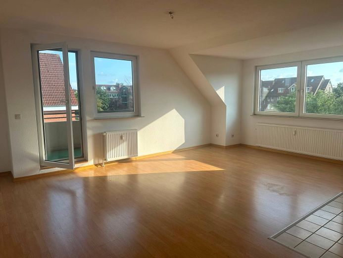 Attention singles & couples: 2-room attic apartment with open kitchen – Ansicht IV: Wohnzimmer mit of…