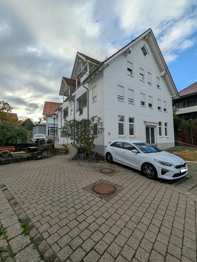 Wysokiej jakości zmodernizowane, bez barier – mieszkanie 2-pokojowe z dużym tarasem – Rückseite des Gebäudes
