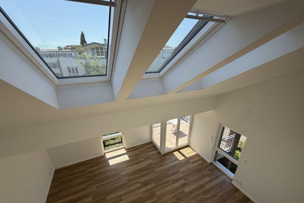 Modernisierte City-Dachgeschosswohnung mit Südwestbalkon und großzügigem Zuschnitt