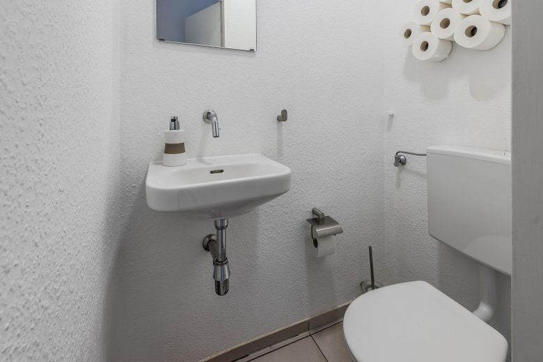 Sanierte 3-Zimmer-Wohnung mit großem Balkon & Einbauküche in Oberstenfeld – WC