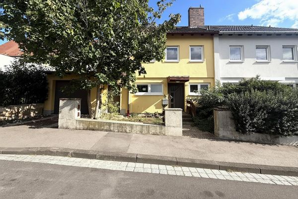Schöne Doppelhaushälfte inkl. Garage u. Garten * in Schweinfurt