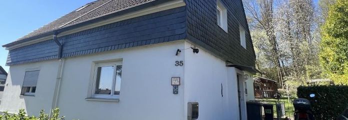 Charmante maison jumelée avec grand jardin dans un emplacement recherché...