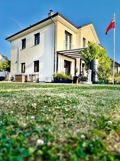 Ohne Makler - Modernes Traumhaus von 2017 mit PV-Anlage, Doppelgarage, Kamin, Klimaanlage & E-Auto-Ladestationen – Foto 7