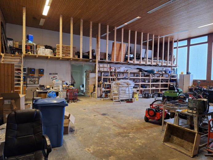 Mehrgenerationenhaus plus Gewerbe – Werkstatt, Lager mit Empore