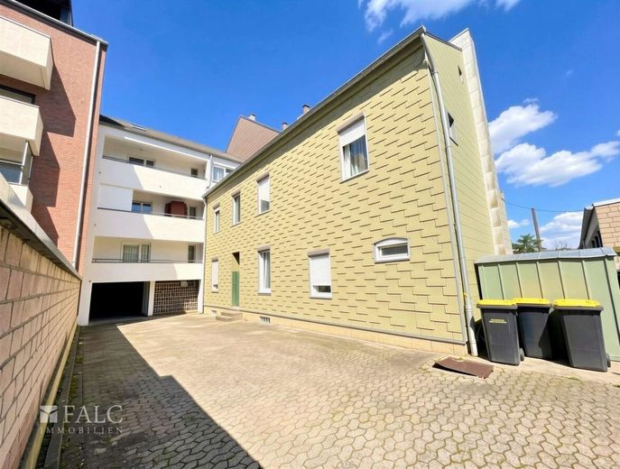 Substanz mit Ausbau- und Modernisierungspotenzial – Außenansicht