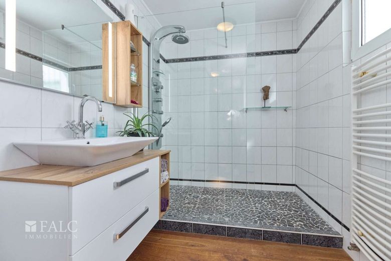 Landluft mitten in Alsdorf ? - Enjoy living direkt am Feld! – Begehbare Dusche