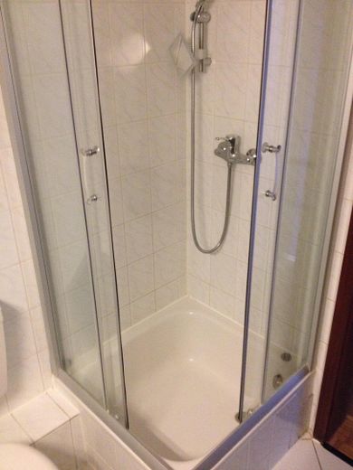 64 m2 Maisonette mit Blick über Bad Kreuznach zu verkaufen – Dusche
