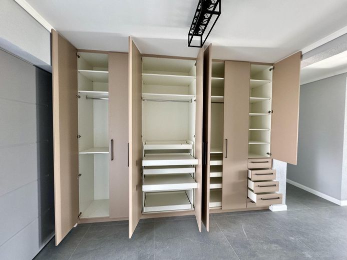 Garderobenschrank