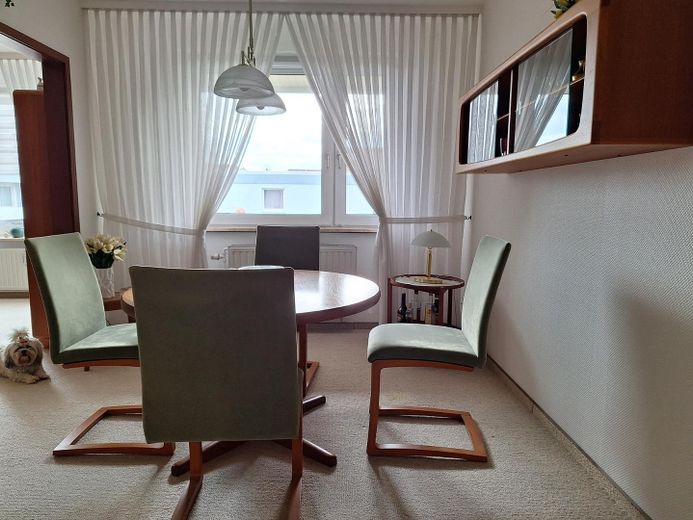 Esszimmer Blick zum Balkon