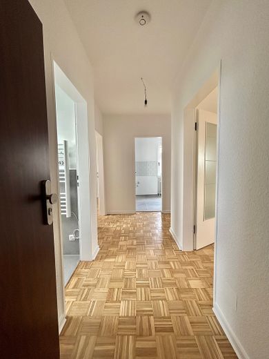 Erstklassig saniert: 3-Zimmer-Wohnung in Pattensen – Flur