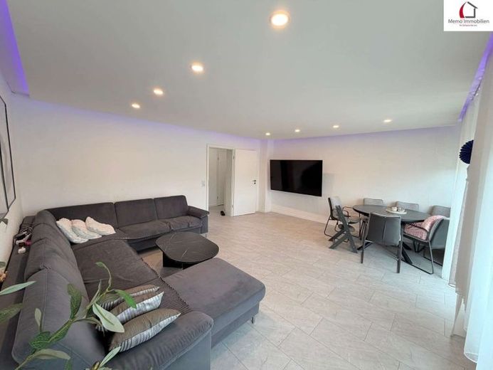 °°° RARITÄT: MODERNESIERTE HELLE VIERZIMMERWOHNUNG MIT GR. BALKON, STELLPLATZ UND SMARTHOME-STEUERUNG °°° – फोटो 1
