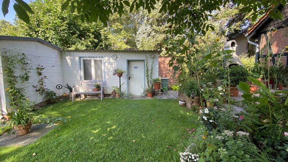 Provisionsfrei: Freistehendes Zweifamilienhaus im grünen Berlin-Heiligensee – Schuppen Fahrrad