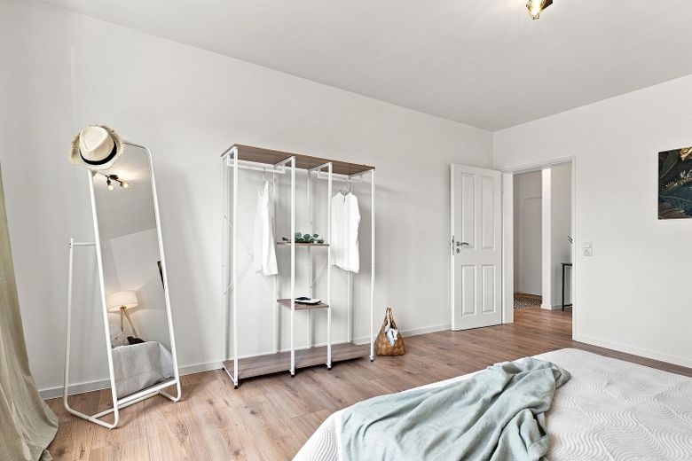 Emménagez immédiatement et sentez-vous chez vous – appartement de deux pièces avec cuisine et salle de bains, fraîchement rénové, à 26123 Oldenburg-Donnerschwee – Schlafzimmer