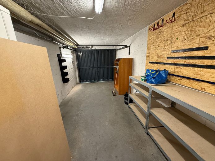 Wunderschöne leerstehende Zweizimmerwohnung mit Garage – Garage2