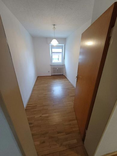 Se alquila piso de 3 habitaciones con trastero en el sótano en Waldsee – Kinderzimmer/Gästezimmer/Büro