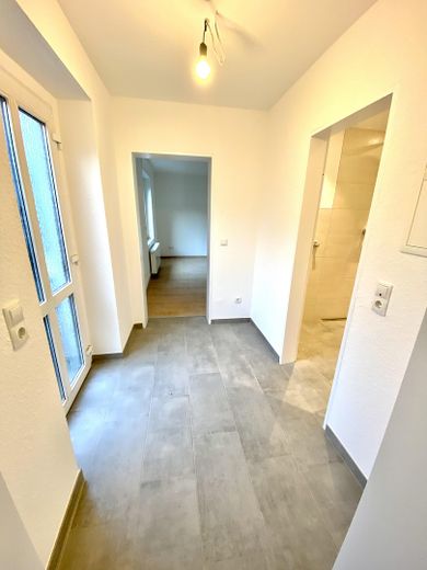 Helle 2-Zimmer-Erdgeschoss-Einliegerwohnung (60m2) – ALLES inklusive ab 15. Juli frei – Flur