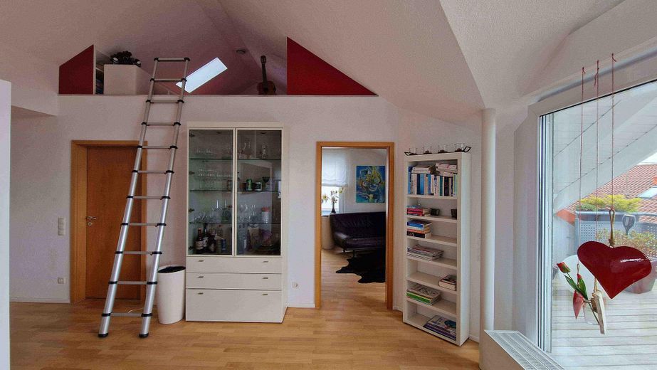 Gepflegte 3 1/2-Zimmer-DG-Wohnung mit gehobener Ausstattung und EBK in Rutesheim - provisionsfrei! – Zugang zur Empore