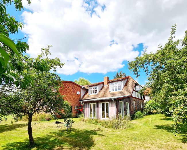 Haus und Garten hinten