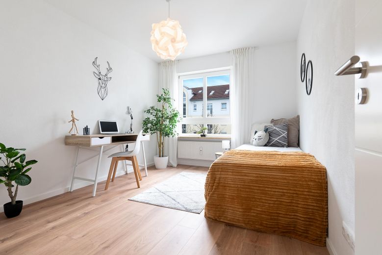 Apartamento de 3 habitaciones recién renovado con garaje subterráneo * libre para ocupar y sin comisión * – Kinderzimmer / Büro / Gäste