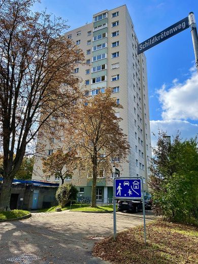 FIRST OCCUPANCY: Renovated dream home with 9th floor long-distance view & balcony - move in & feel at home – Gebäude