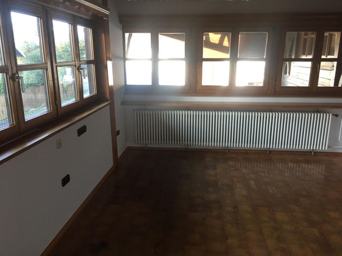 Espace de bureaux et de conseil charmant au cachet particulier – Süd-West Fenster im Büroraum