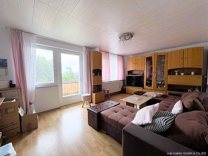 Familienfreundliches Zuhause mit Balkon, Terrasse und vier Garagen in Neuenreuth – VUB0002459-6