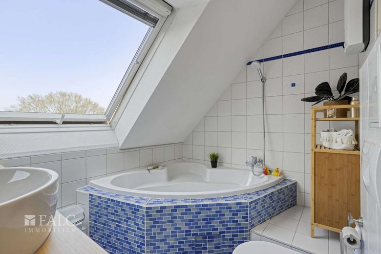 Helle 3-Zimmer-Maisonettewohnung in Top-Lage von Hürth Efferen – Badezimmer