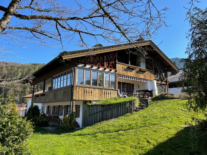 Alpin-Haus im Chiemgau: 44 Nächte jährlich, Sauna & Bergblick – Gartenansicht