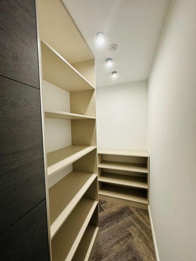 Apartamento de 1 habitación con terraza y cocina equipada en el centro de Cottbus – Abstellraum