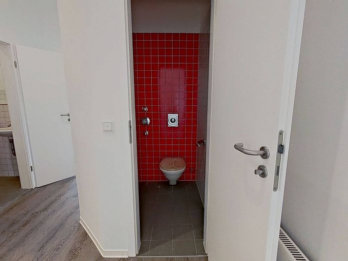 Più budget per candele e zuppa di zucca - Trasferirsi e risparmiare un canone d'affitto netto: ampio appartamento di 4 locali con 115 m² – Gäste-WC I
