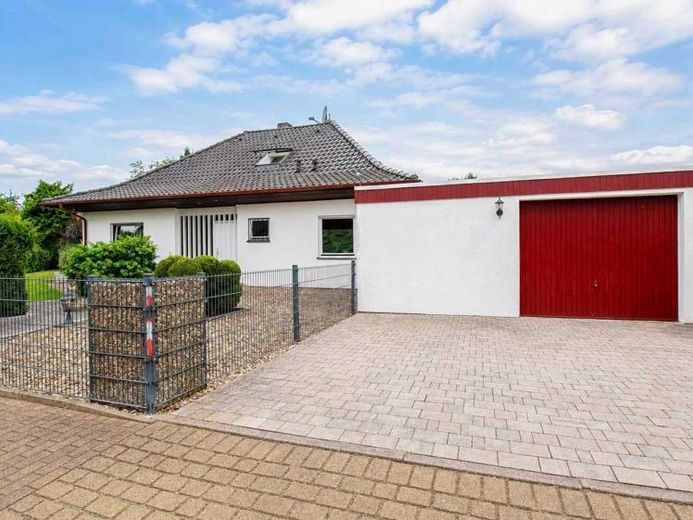 Solide vermietet mit Perspektive: Einfamilienhaus auf 832 m² Grundstück in Scharnebeck – फोटो 1