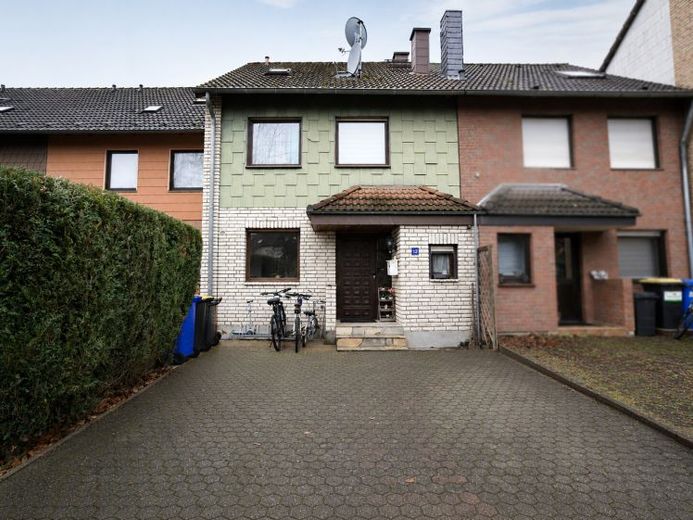 Schönes Einfamilienhaus mit potenzial für Familien und Pärchen in atraktiver zentraler Lage – Foto 1