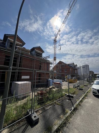 Erstbezug! Großzügige 3-Zimmer Neubau QNG Wohnungen in Langenmosen bei Schrobenhausen! – Außenansicht Anlage