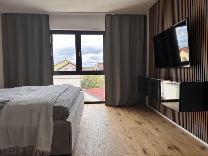 Modernes Traumhaus mit Pool - großzügiges Wohnen in Steinfeld – Schlafzimmer