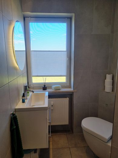 Appartamento di 3,5 locali, terrazza sul tetto di 98 m², veranda, garage doppio – separates WC