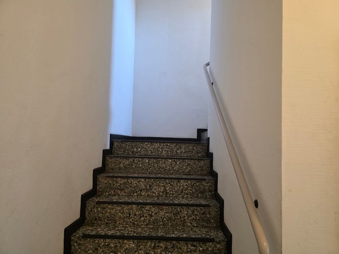 Lichtdurchflutete 4-Zimmer-Wohnung mit 138 m², inkl. Tiefgarage und Balkon in Hamburg-Bergedorf – Treppenhaus