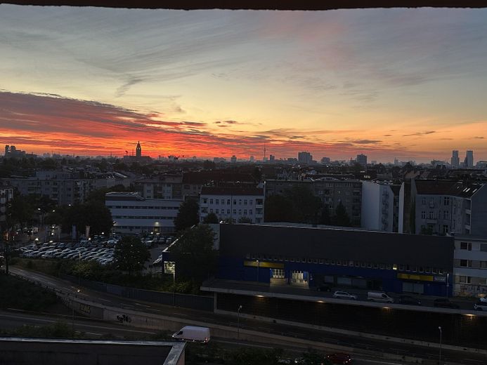 Direct beschikbaar in City-West: appartement met uitzicht op de skyline + ondergrondse parkeergarage – Aussicht 