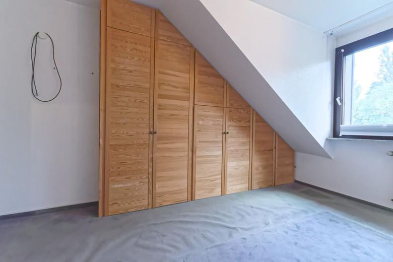 SENZA PROVVIGIONE: Luminoso appartamento di 4 locali a OB-Sterkrade -Eccellenti condizioni energetiche! – Schlafzimmer