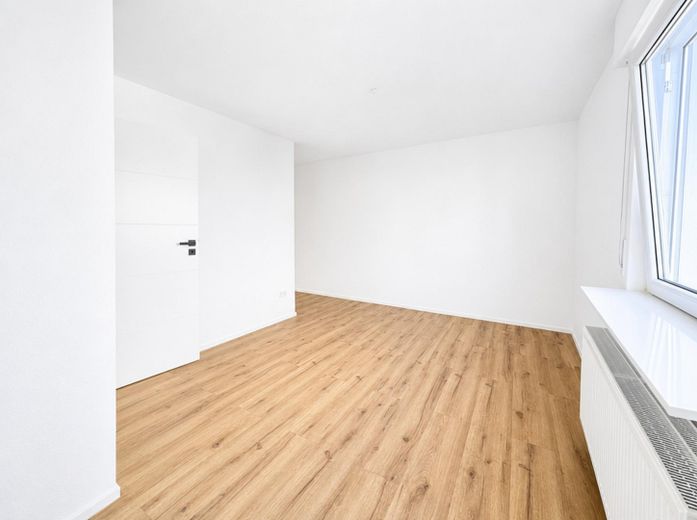 Bezugsfertige 3-Zimmer-Eigentumswohnung mit zwei Balkonen, Garage und umfangreicher Modernisierung – Kinderzimmer/Büro
