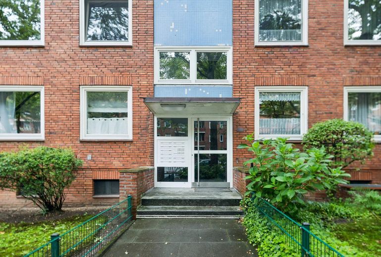 Renovierungsbedürftige 3-Zimmer-Wohnung - Direkt vom Eigentümer! – Hauseingang