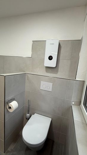 klimatisierte - 3-Zimmer Wohnung (OG) - mit Balkon in Andernach – Bad - Toilette