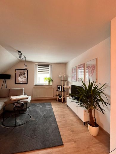 spaziosa casa plurifamiliare con garage a Maxhütte-Haidhof – OG-Wohnbereich